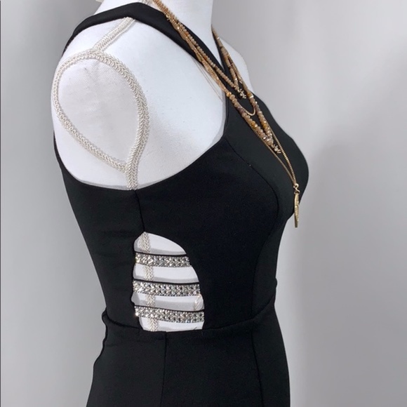 Speechless Juniors' Y-Neck Cutout Bodycon Dress - Picture 1 of 7